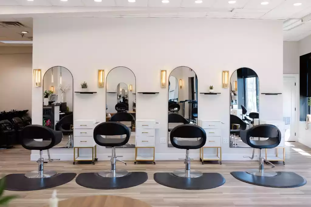 Styling stations at Maxima Hair at 555